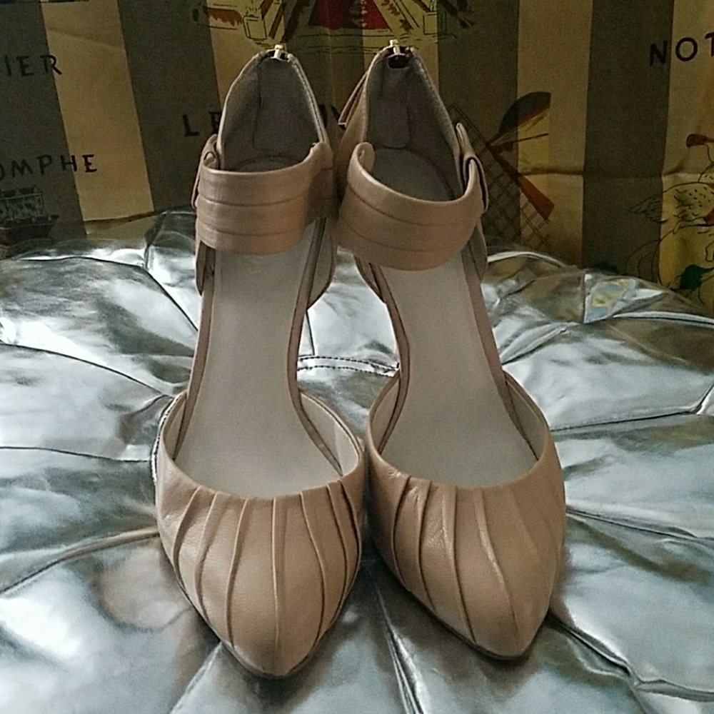 Nine West Tan Pumps